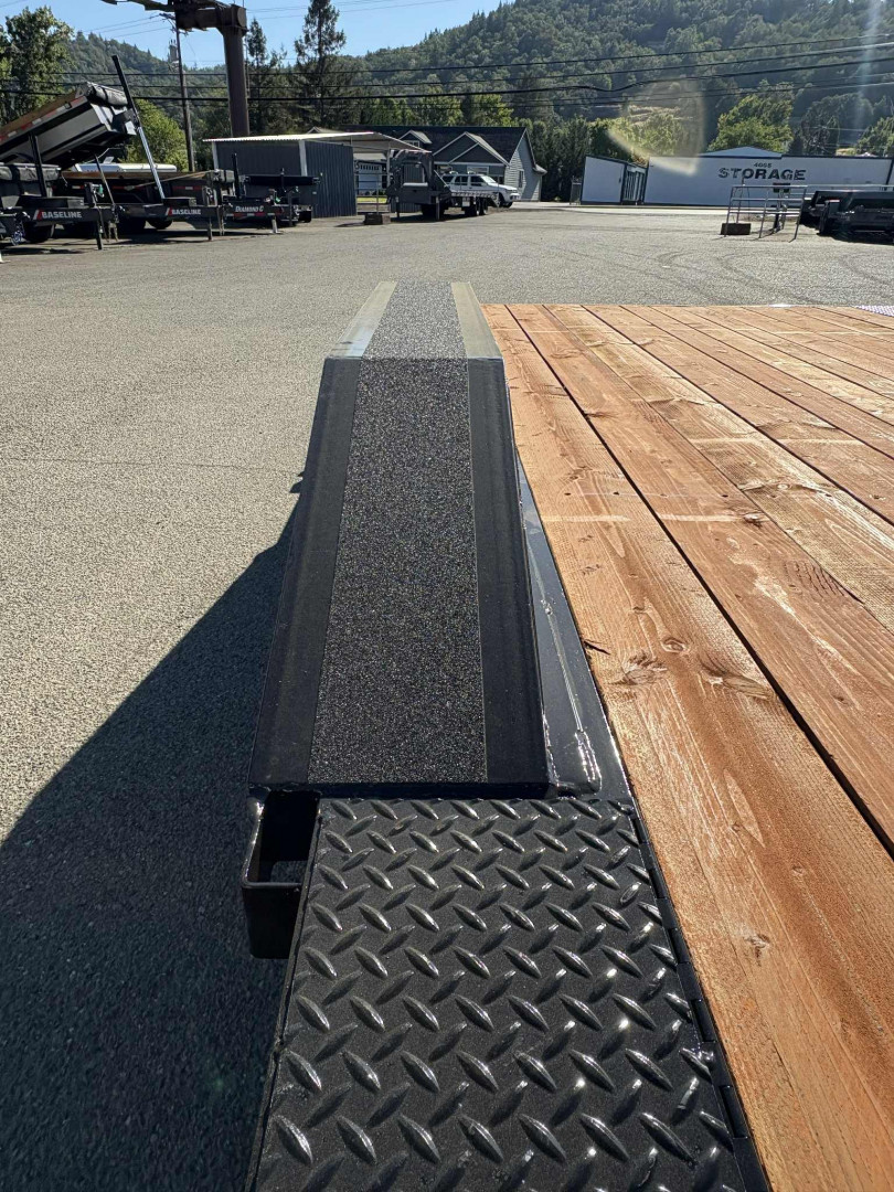 New CAR HAULER DRIVE OVER FENDERS 2026 10K VERSATILE HD718TA3 7X18 ROCK CRAWLER TRAILER BLACK