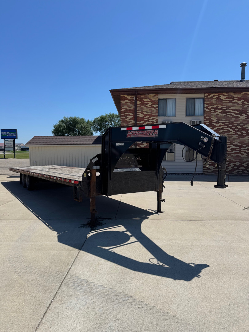 Used 2018 Midsota 32' FLATBED Gooseneck