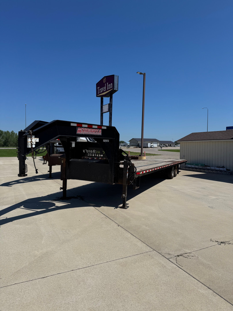 Used 2018 Midsota 32' FLATBED Gooseneck