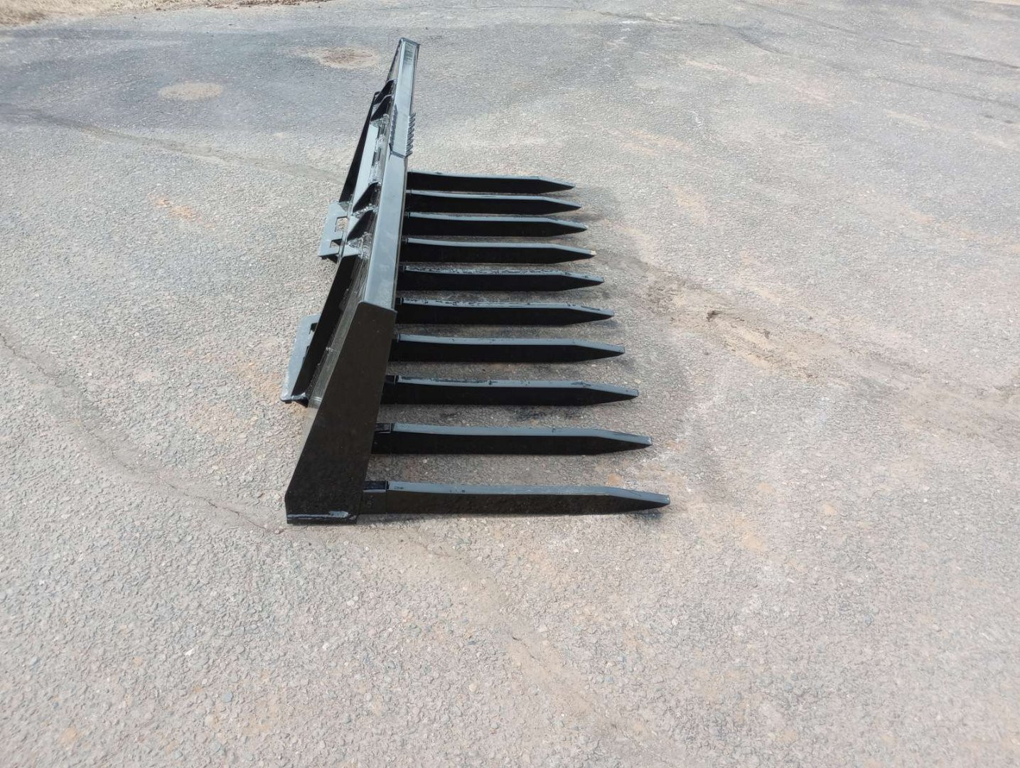 New Millwood Metalworks 72" Manure Fork