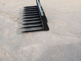 New Millwood Metalworks 72" Manure Fork