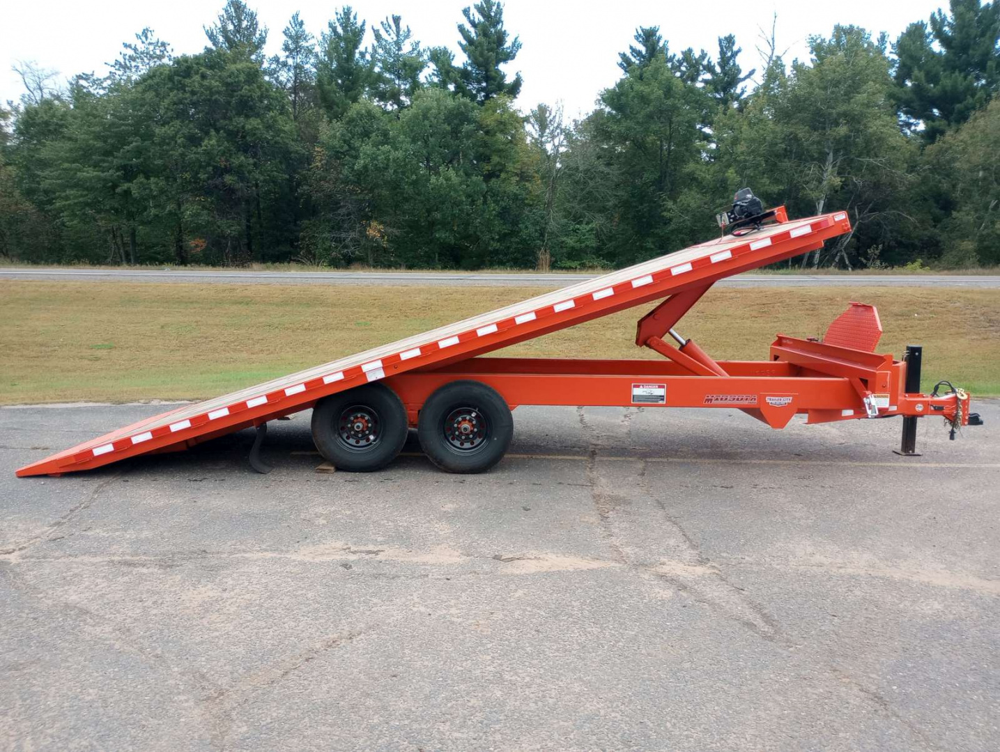 Used 2024 MIDSOTA TBO-22 Deckover Tilt Bed Trailer