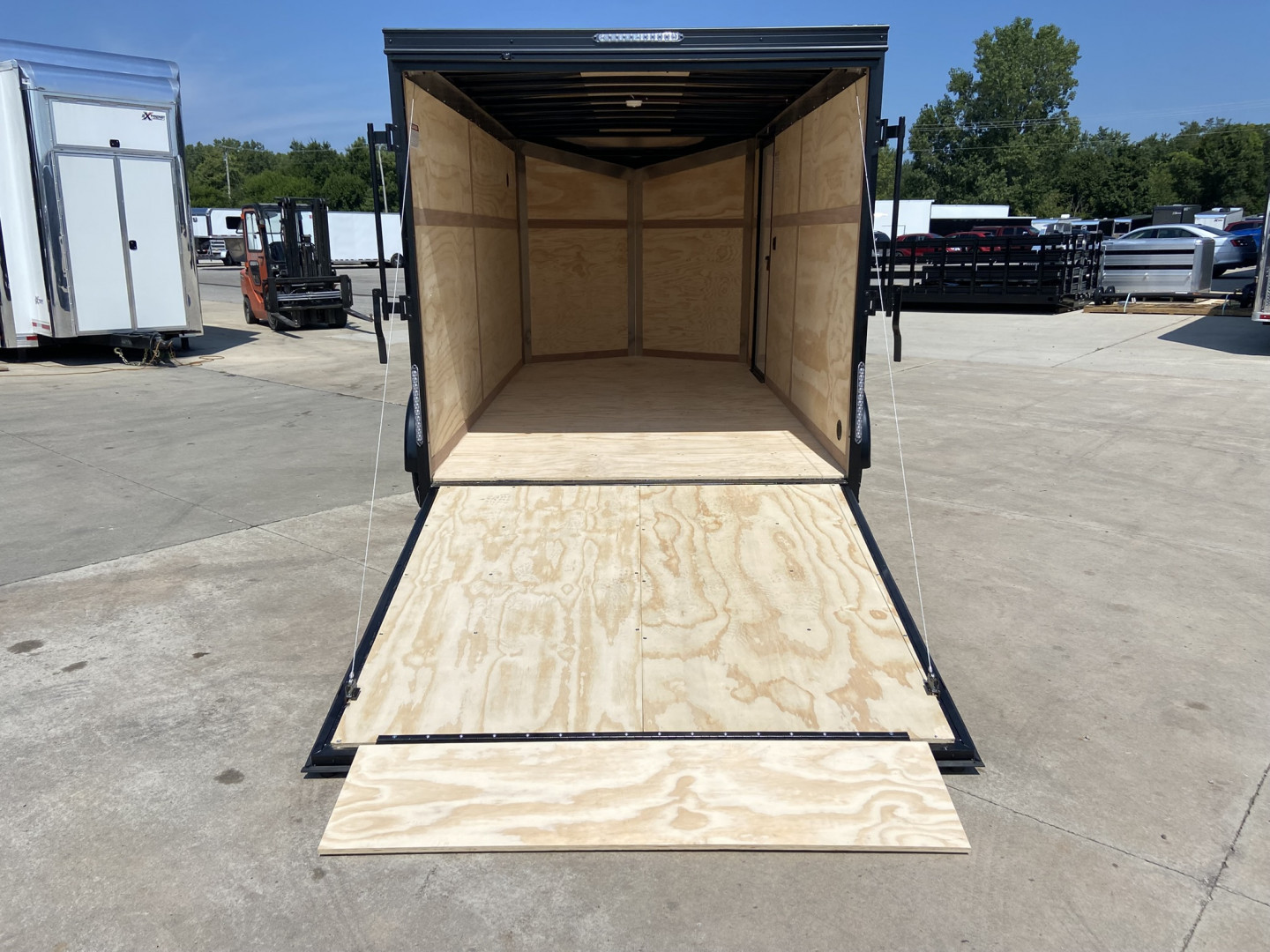 New United 14' UJ V-Nose Enclosed Cargo Trailer