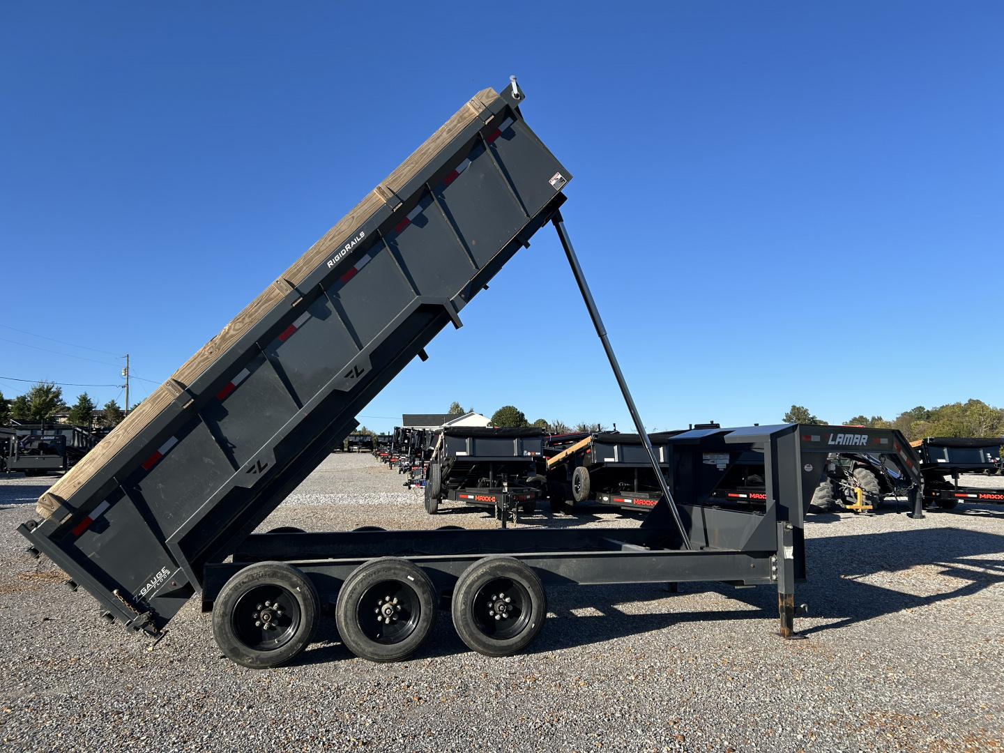 Used 2024 Lamar 83"x16' 21k Gooseneck Dump Trailer