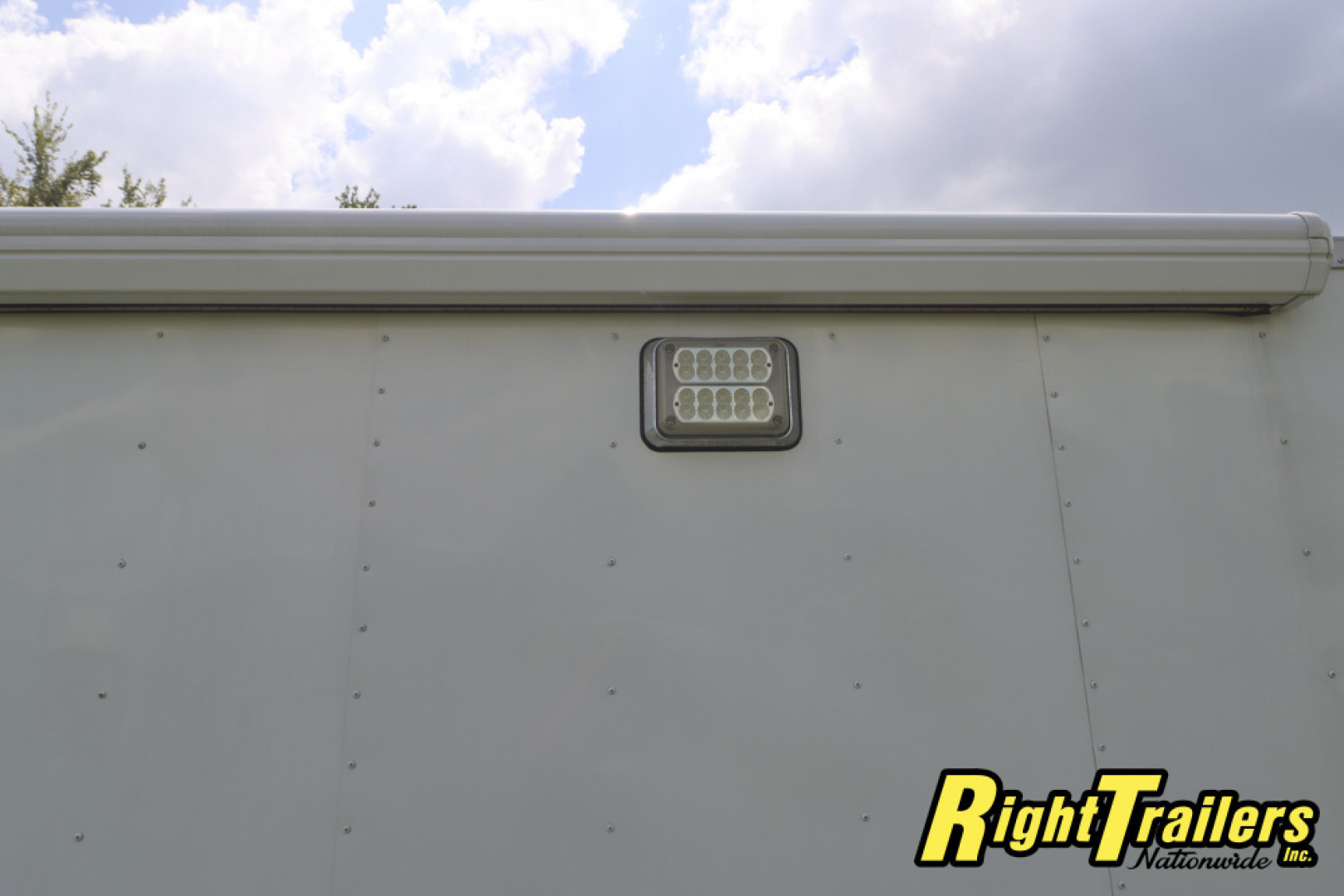 Used 2018 8.5X24 Arising Race Trailer