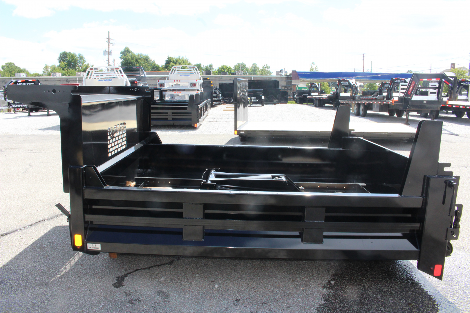 New 2025 SH Truck Bodies - Scissor Hoist Dump Body - DRW 60" CA