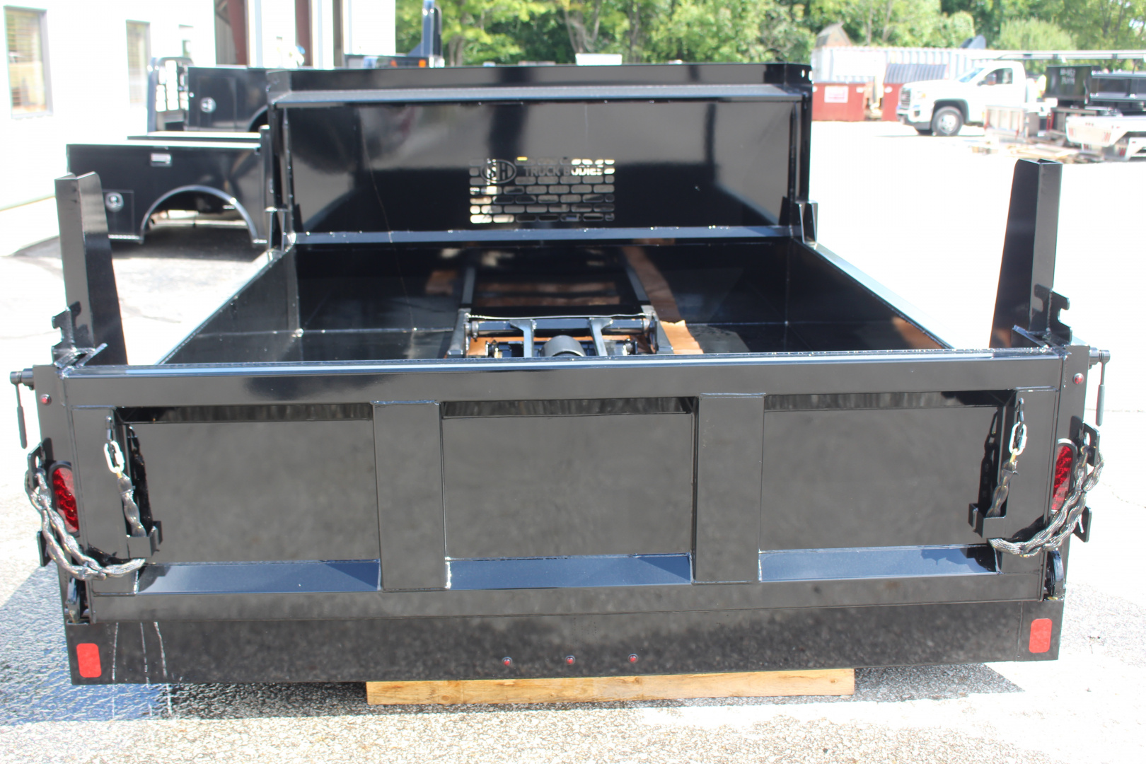 New 2025 SH Truck Bodies - Scissor Hoist Dump Body - DRW 60" CA