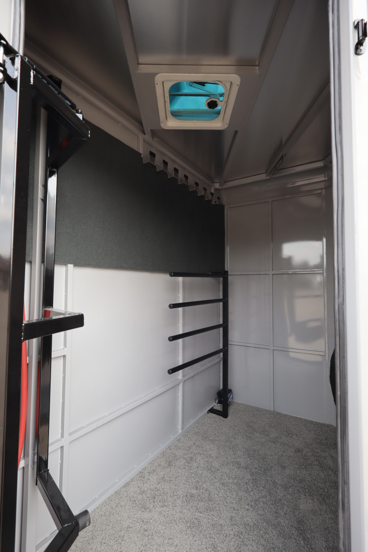 New 2026 Trails West Adventure MX 3 Horse BP Horse Trailer