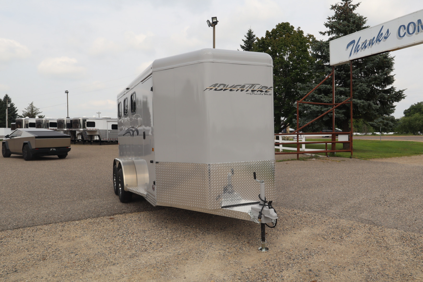 New 2026 Trails West Adventure MX 3 Horse BP Horse Trailer