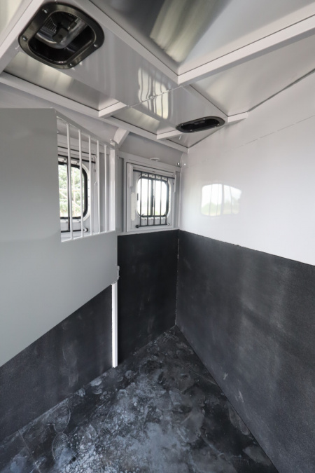 New 2026 Trails West Adventure MX 3 Horse BP Horse Trailer