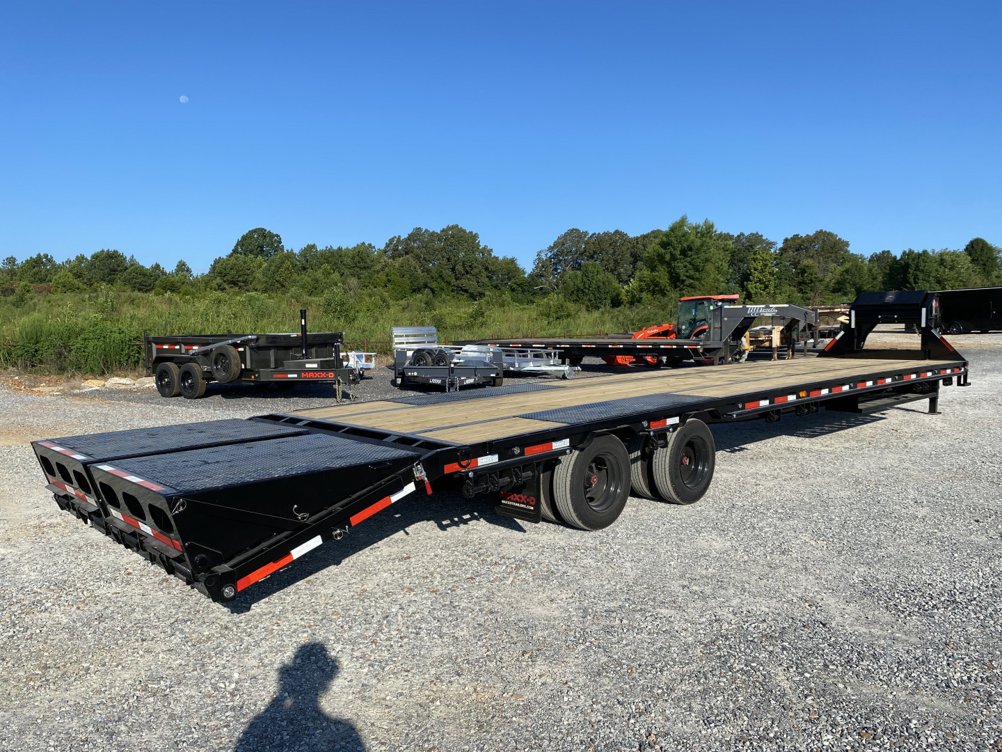 New 2026 MAXXD 102"X40' 30K Gooseneck Flatbed Trailer *ENGINEERED FRAME*