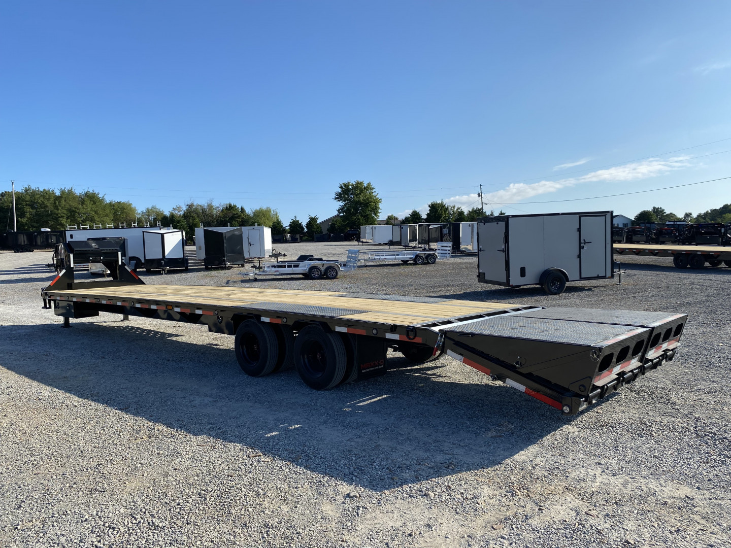 New 2026 MAXXD 102"X40' 30K Gooseneck Flatbed Trailer *ENGINEERED FRAME*