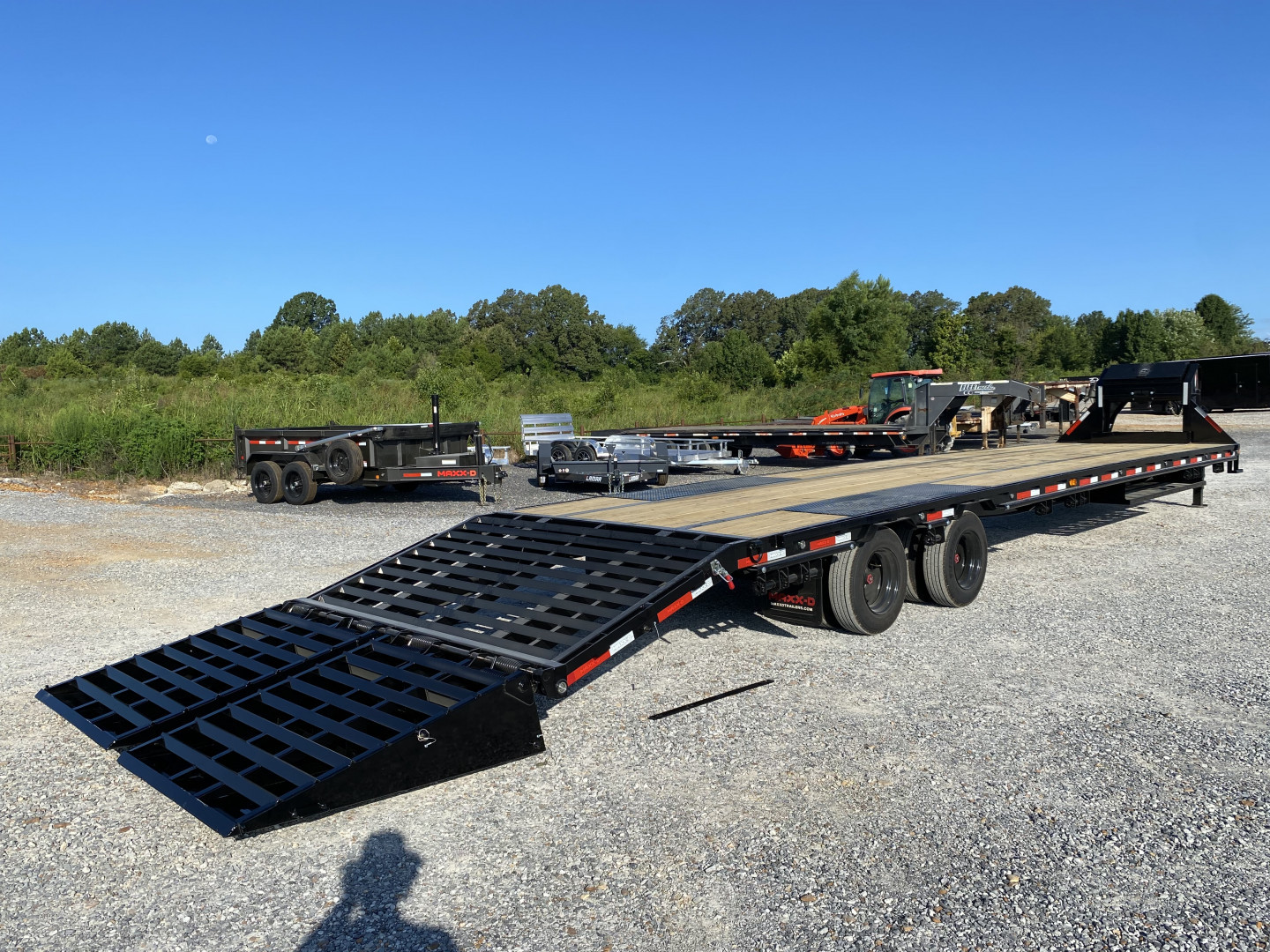 New 2026 MAXXD 102"X40' 30K Gooseneck Flatbed Trailer *ENGINEERED FRAME*