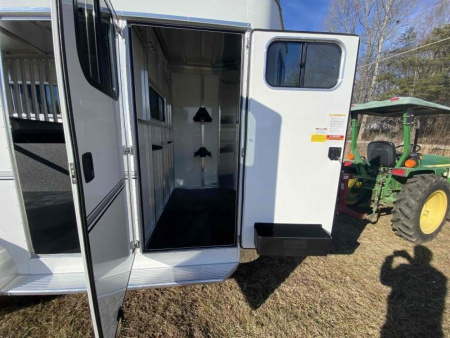 New 2026 Sundowner Trailers CHARTER TR SE 2H BP Horse Trailer