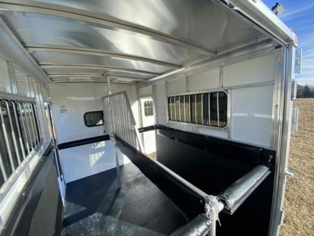 New 2026 Sundowner Trailers CHARTER TR SE 2H BP Horse Trailer