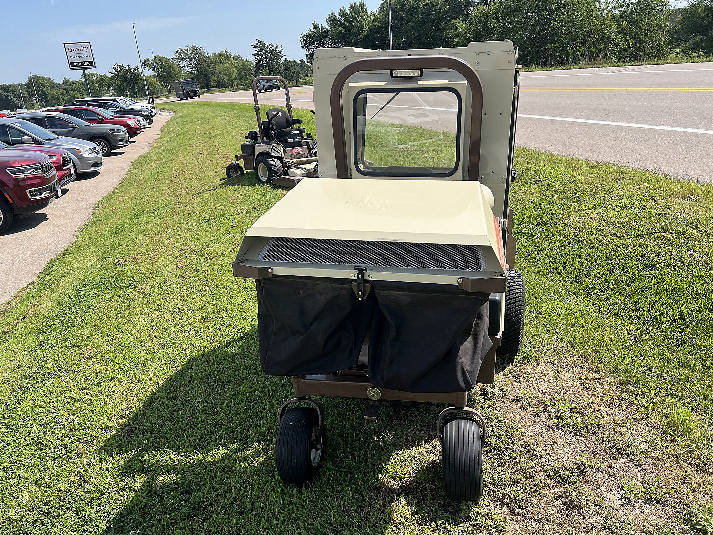 Used 2022 Grasshopper Mowers 727T Front Mount Lawn Mower