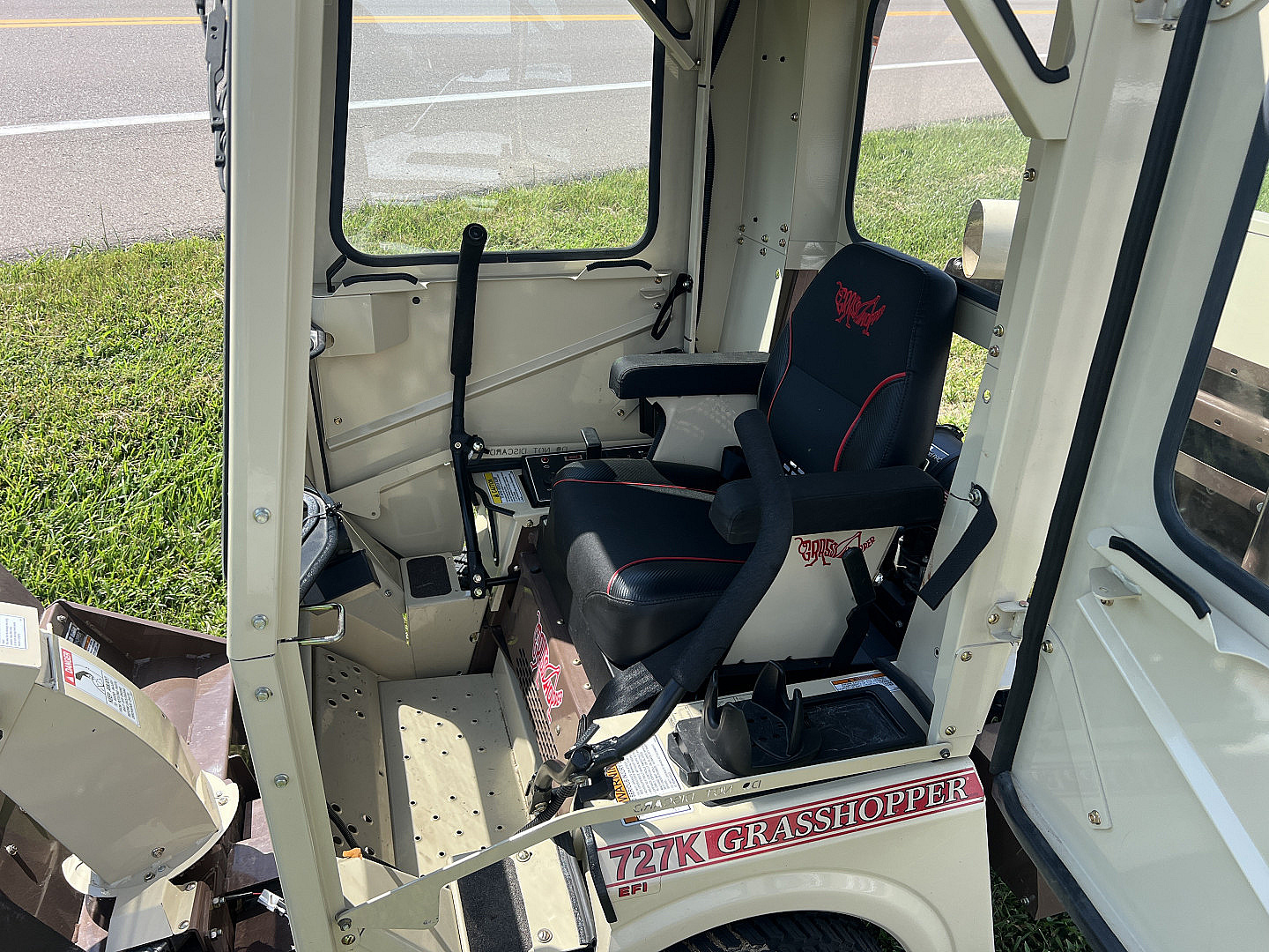 Used 2022 Grasshopper Mowers 727T Front Mount Lawn Mower