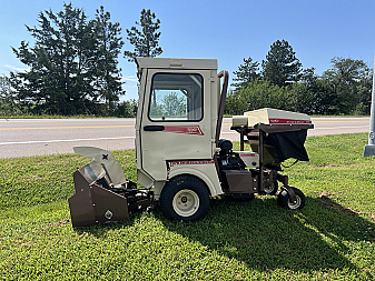 Used 2022 Grasshopper Mowers 727T Front Mount Lawn Mower