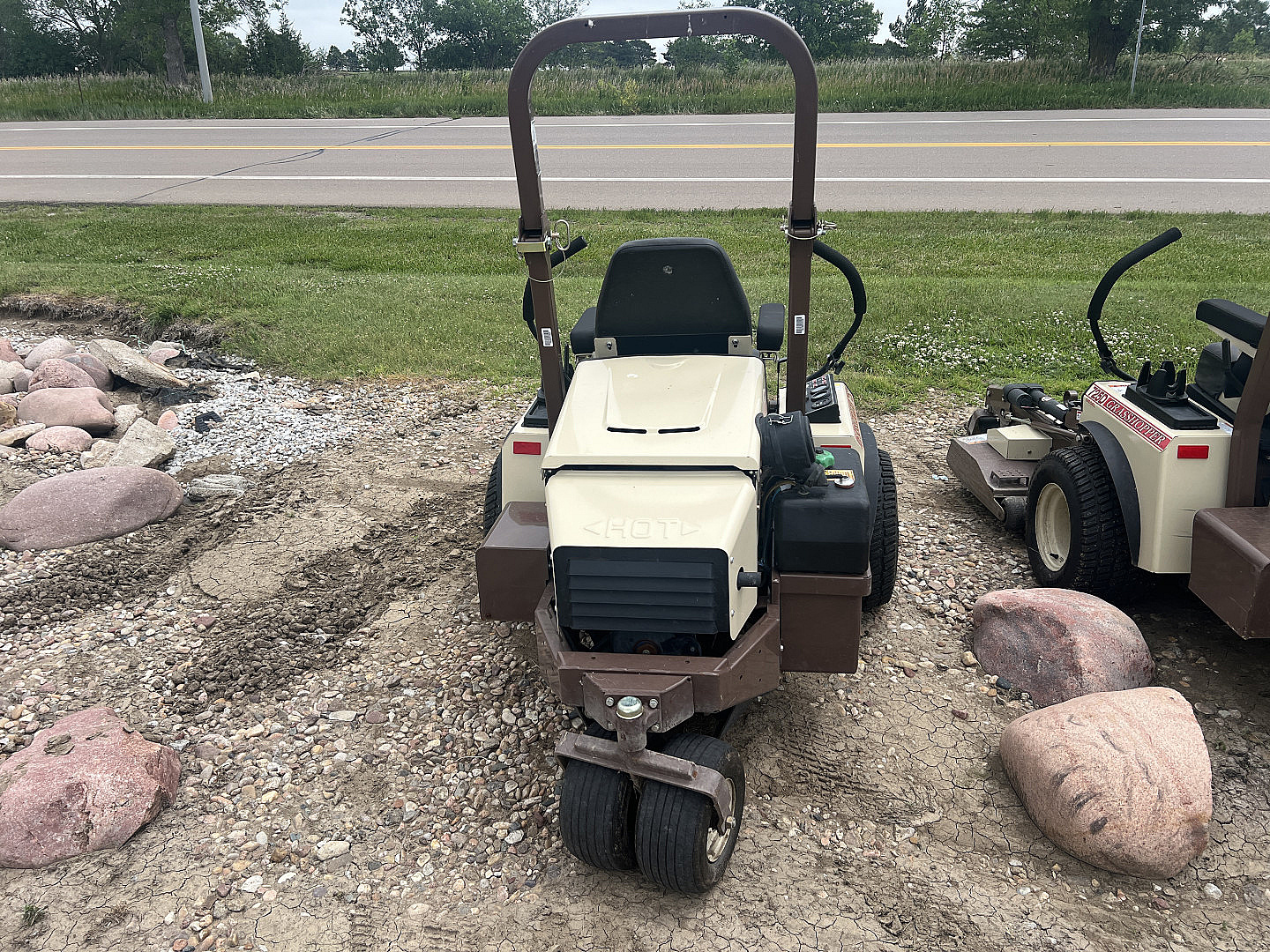 Used 2023 Grasshopper Mowers 725DT Lawn Mower