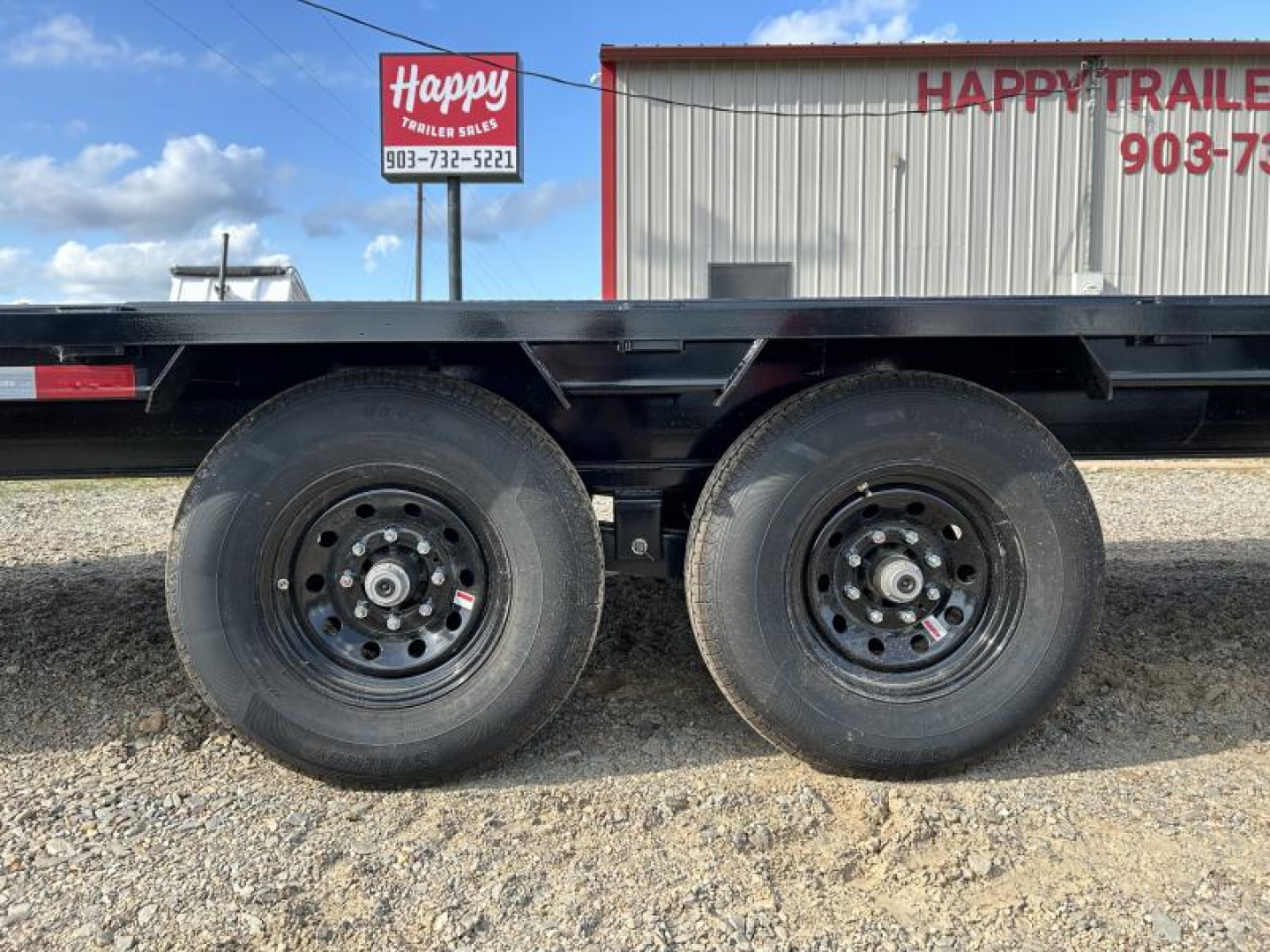 New 2026 PJ 102"x30' GN Low-Pro Flatbed w/ Singles - LS