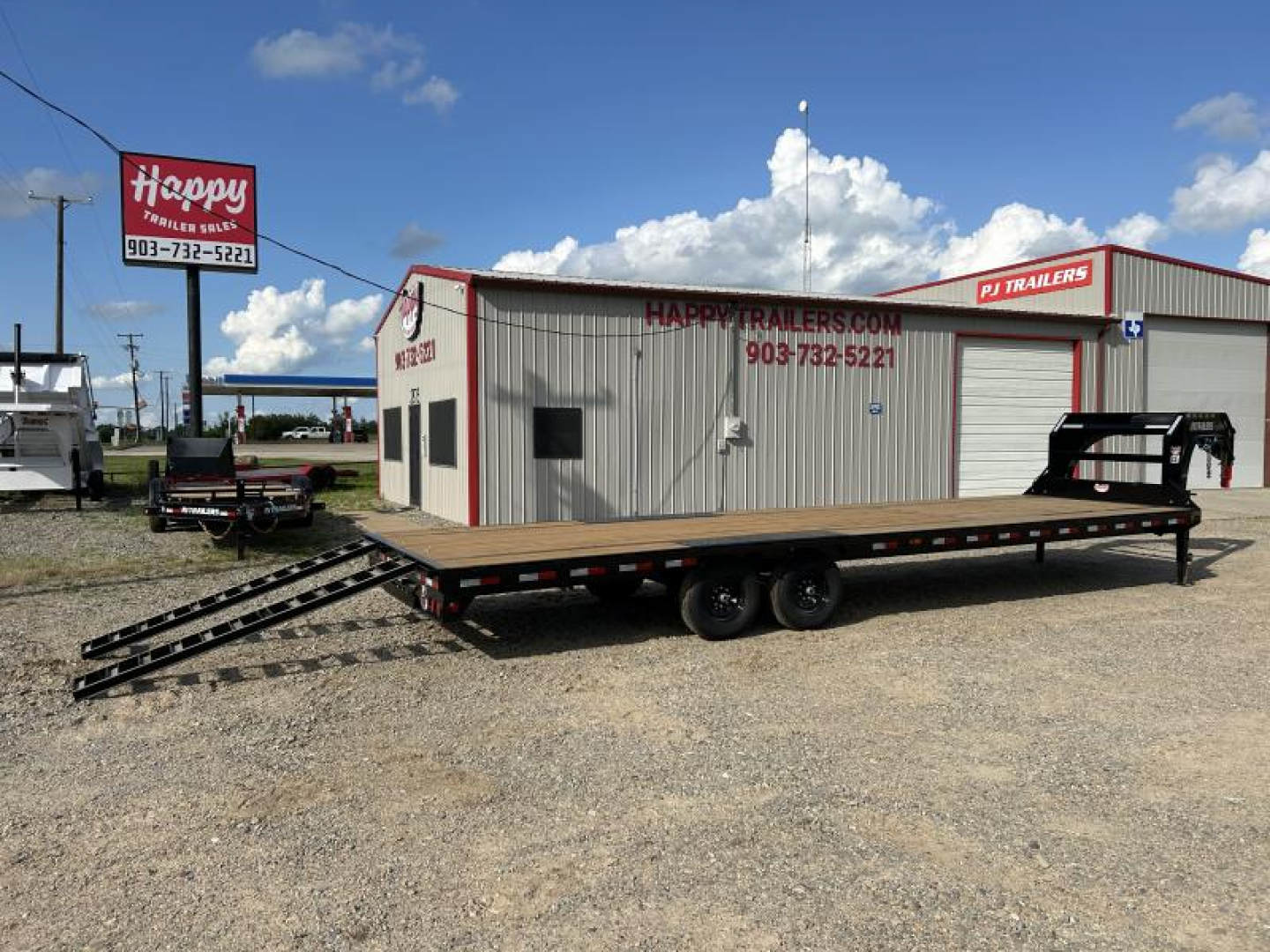 New 2026 PJ 102"x30' GN Low-Pro Flatbed w/ Singles - LS