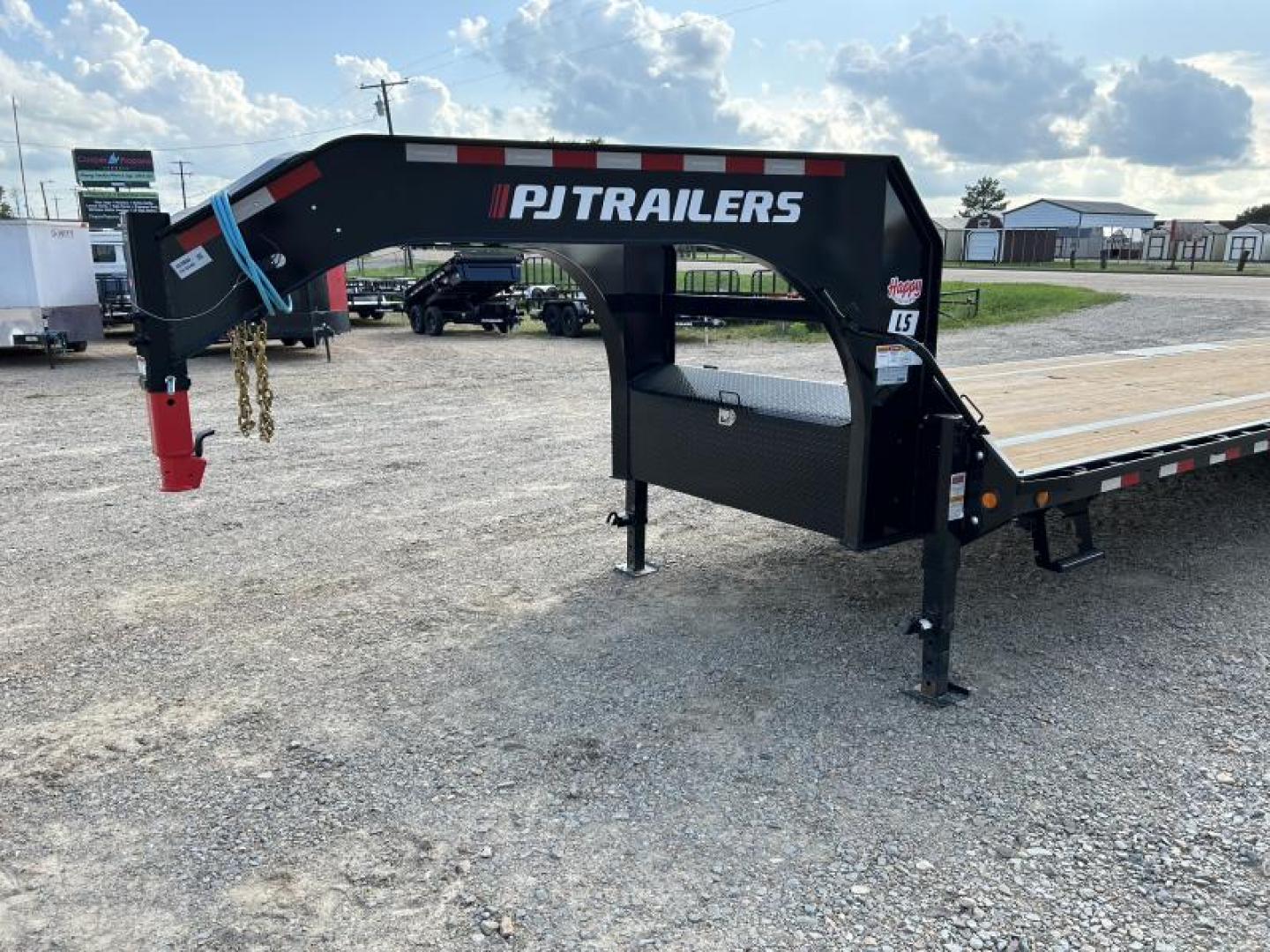 New 2026 PJ 102"x30' GN Low-Pro Flatbed w/ Singles - LS