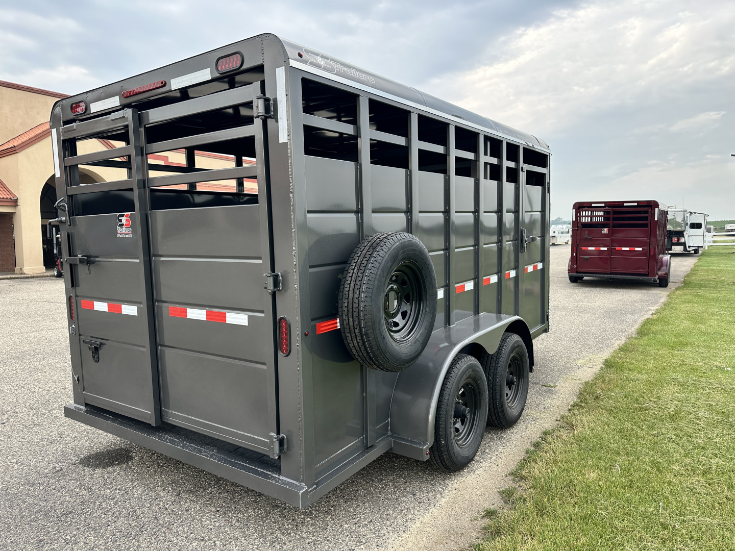 New 2026 S&S Manufacturing 6'8"x6'6"x16' BP Stock / Stock Combo Trailer