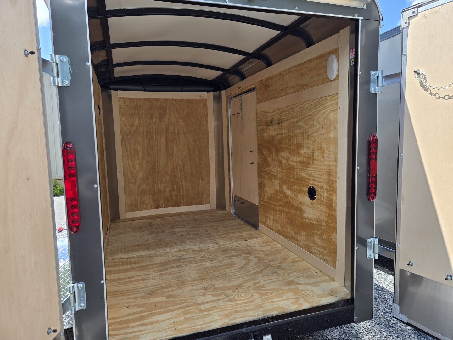 New 5 X 8 Homesteader Challenger Cargo, 3k GVWR **Charcoal w/Side Dr, Wall Vents, Int. Light