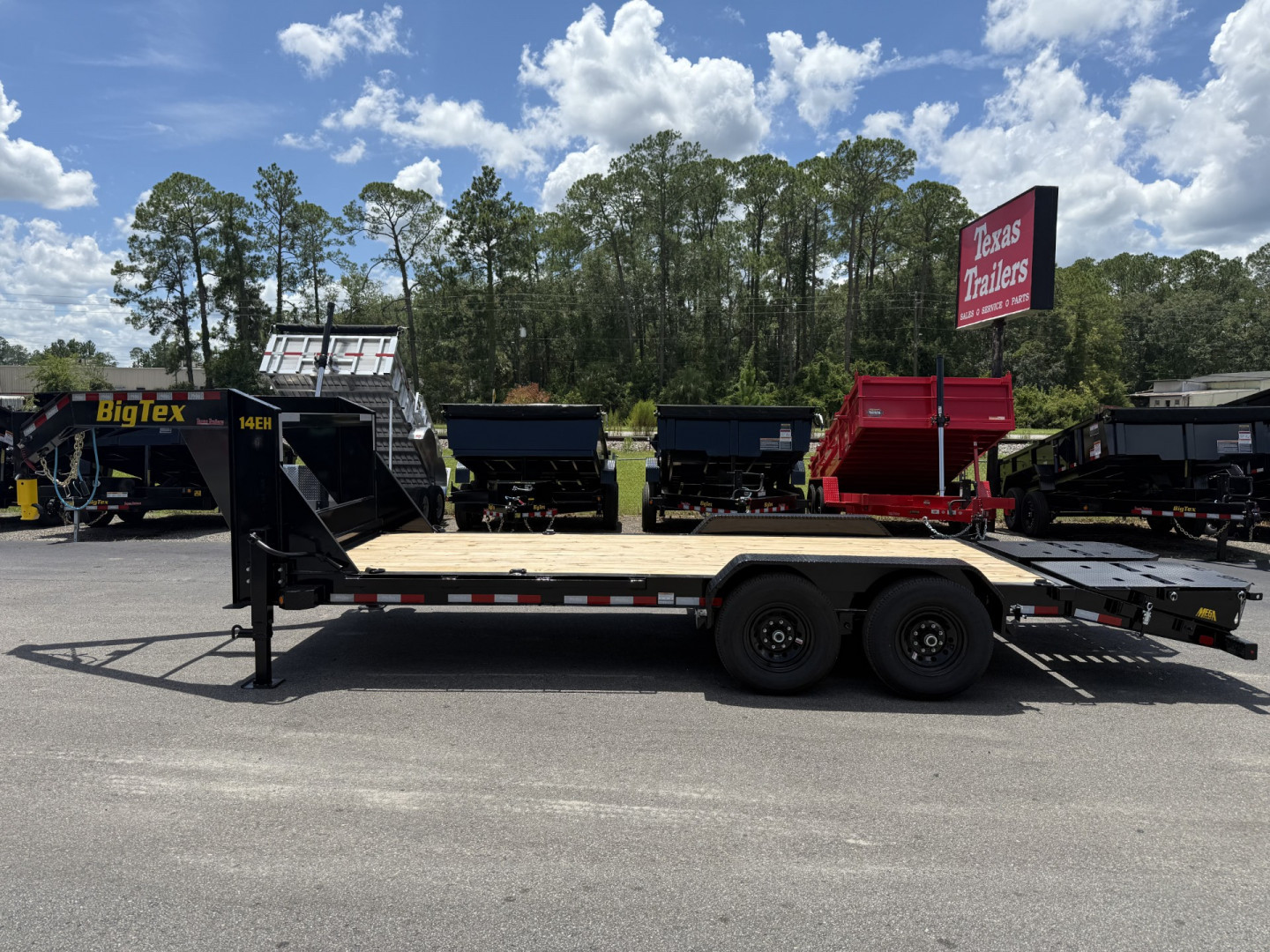 New 14EHG-20D3A-MRBK BIG TEX 7' X 20' GOOSENECK EQUIPMENT TRAILER