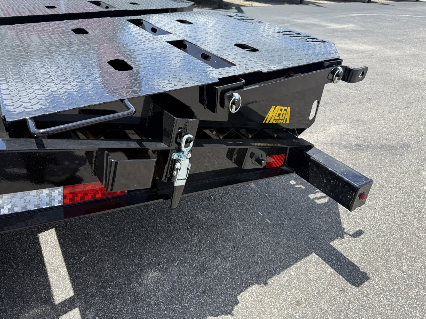 New 14EHG-20D3A-MRBK BIG TEX 7' X 20' GOOSENECK EQUIPMENT TRAILER