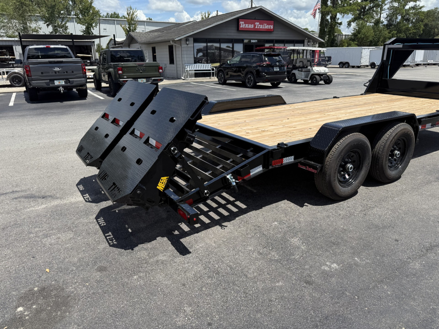 New 14EHG-20D3A-MRBK BIG TEX 7' X 20' GOOSENECK EQUIPMENT TRAILER