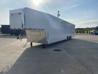 New United UXGN 46' Enclosed Trailer