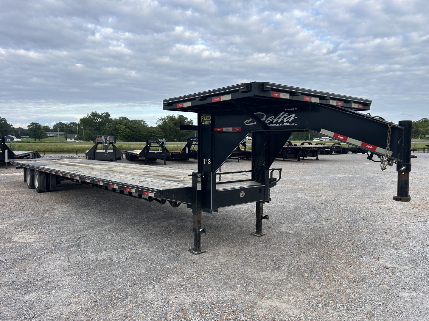Used 2021 Delta Trailers 40' Hyd Dove Flatbed Trailer