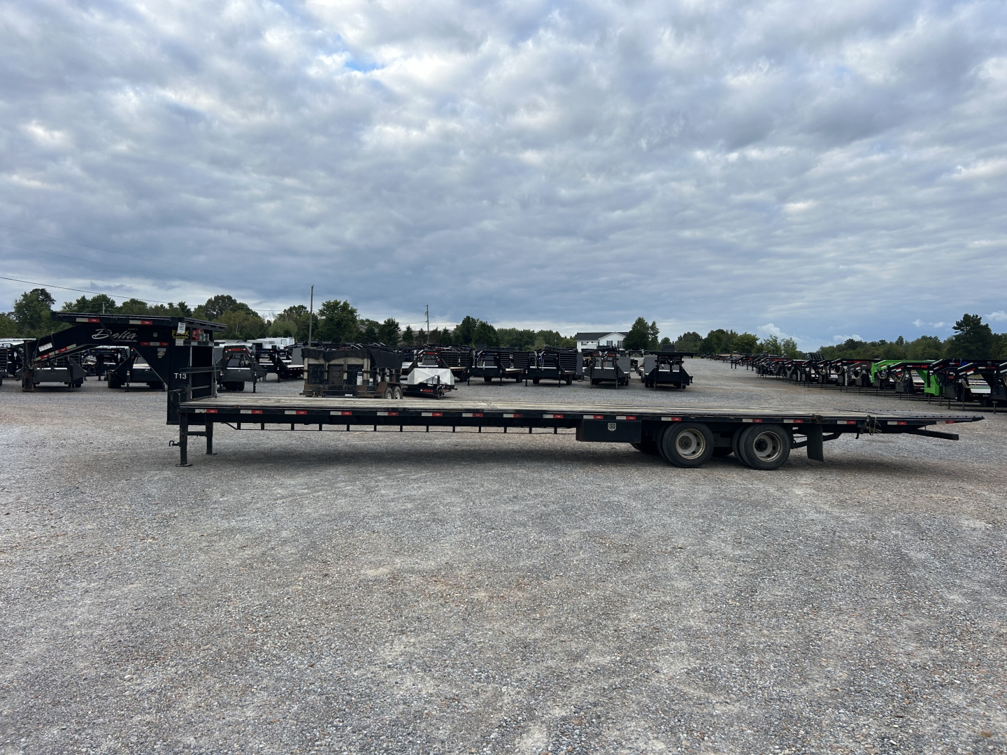 Used 2021 Delta Trailers 40' Hyd Dove Flatbed Trailer
