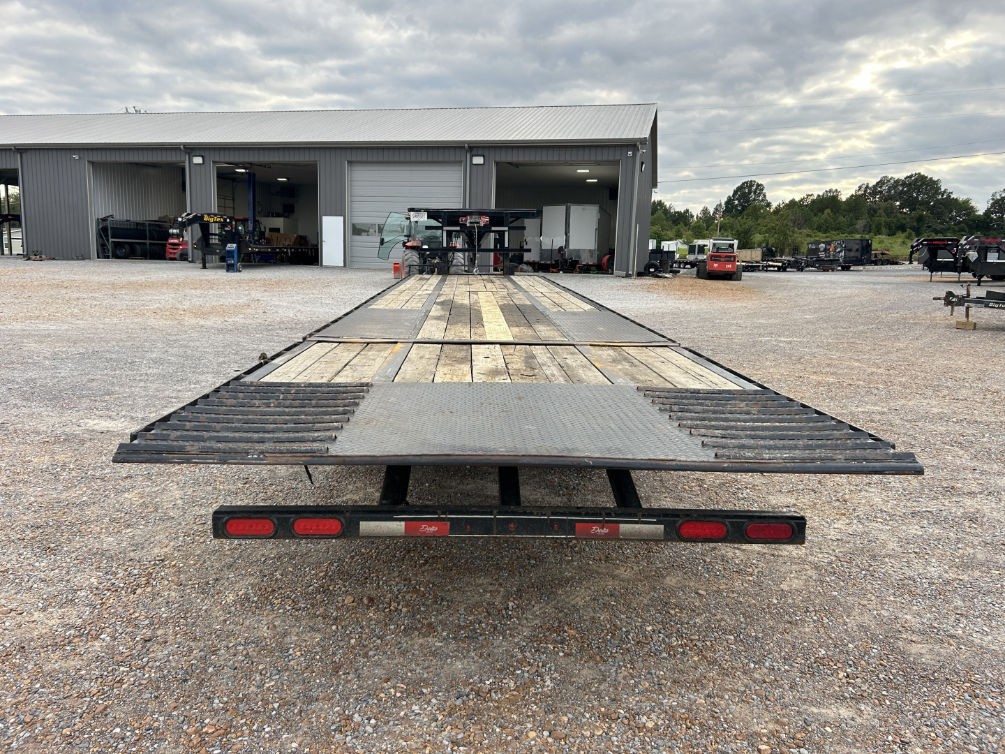 Used 2021 Delta Trailers 40' Hyd Dove Flatbed Trailer
