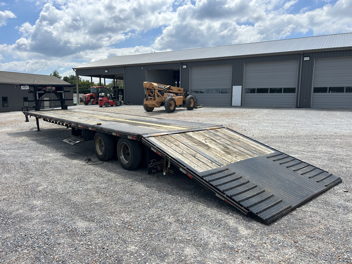Used 2021 Delta Trailers 40' Hyd Dove Flatbed Trailer