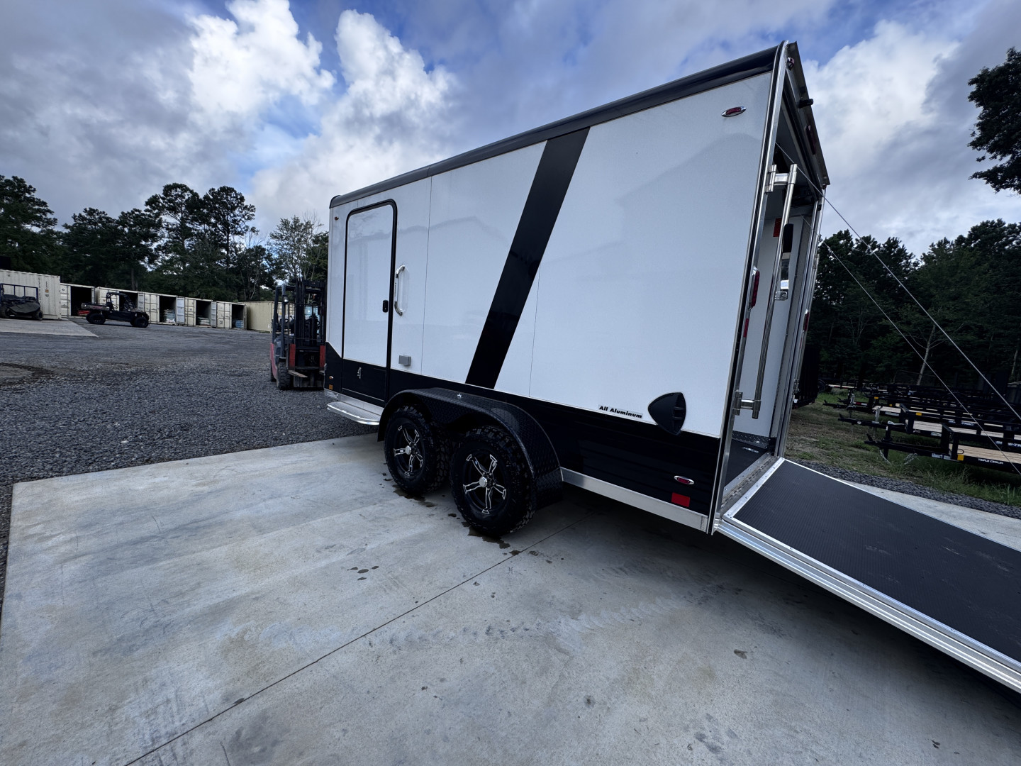 New 2025 Legend V-Nose Deluxe 7x17