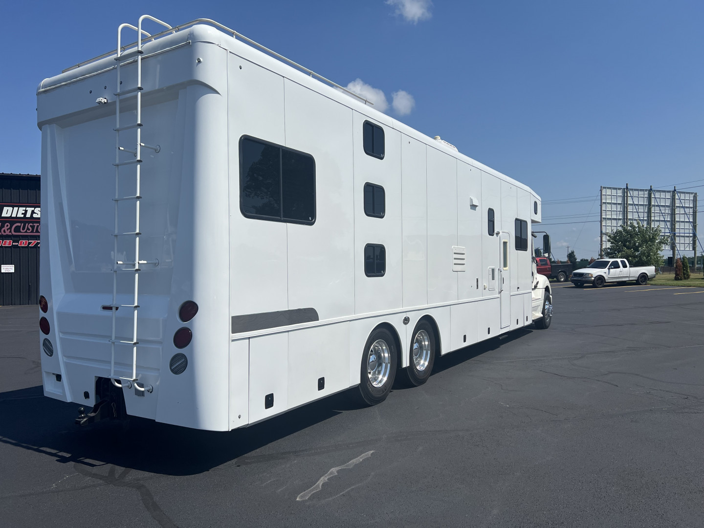 Used 2009 Show Hauler 45FT Bunk House
