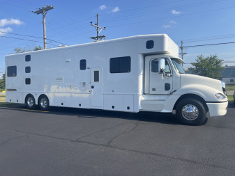 Used 2009 Show Hauler 45FT Bunk House
