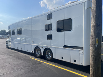 Used 2009 Show Hauler 45FT Bunk House