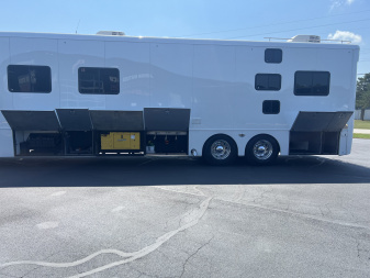 Used 2009 Show Hauler 45FT Bunk House