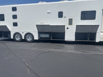 Used 2009 Show Hauler 45FT Bunk House