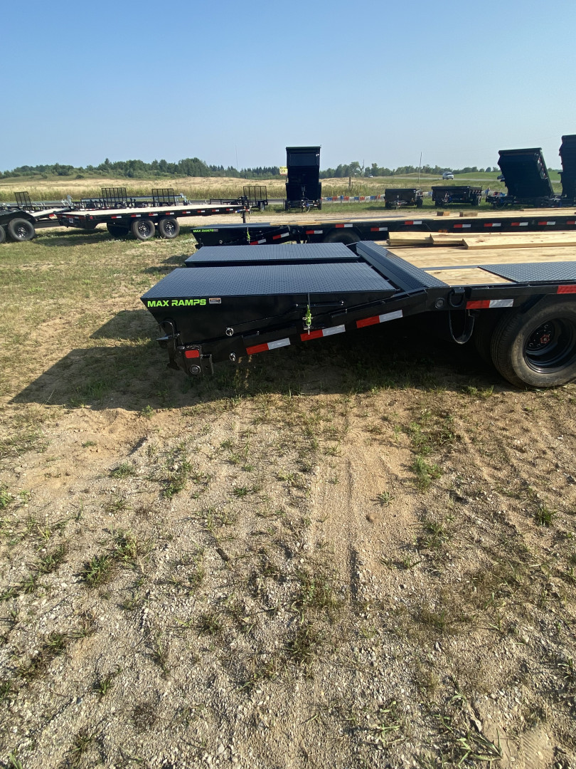 New 2026 Load Trail 102 X 32 Gooseneck Bodies MAX RAMPS MUD FLAPS