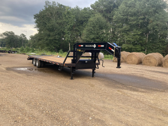 New 2026 Diamond T 10230DTF Flatbed Trailer 102''x30' Gooseneck