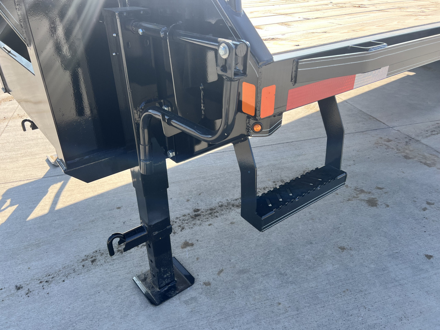 New 2026 Double A 28’ Gooseneck Deckover 23’ plus 5’ x 102” with 2-10K tandem dual axles=25K