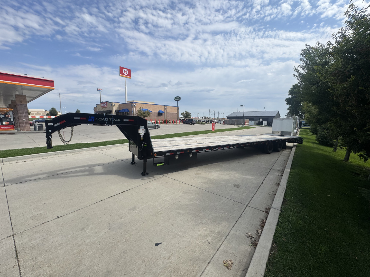 Used LIKE New 2024 Load Trail 40’ Gooseneck Deckover 35’ plus 5’ x 102” with 2-12K tandem dual axles=24K