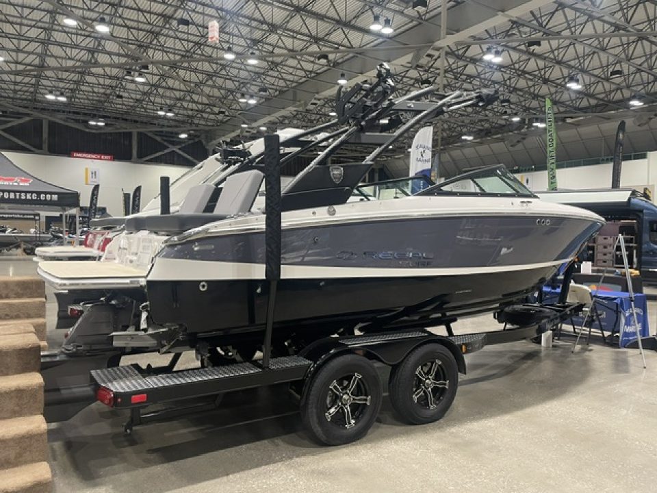 New 2026 Regal Boats LS2 Surf Ultimate Surf Boat