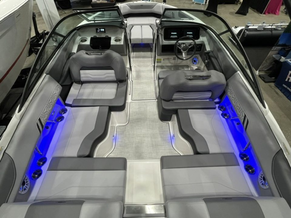 New 2026 Regal Boats LS2 Surf Ultimate Surf Boat