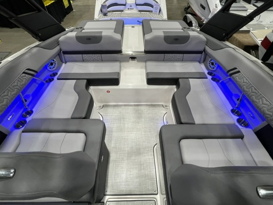 New 2026 Regal Boats LS2 Surf Ultimate Surf Boat