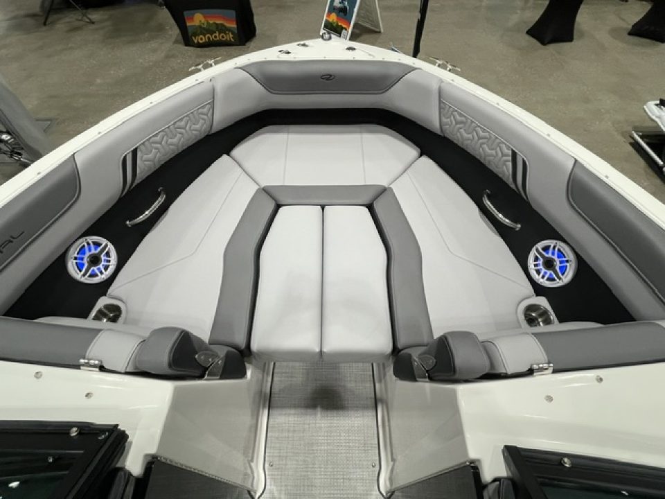 New 2026 Regal Boats LS2 Surf Ultimate Surf Boat